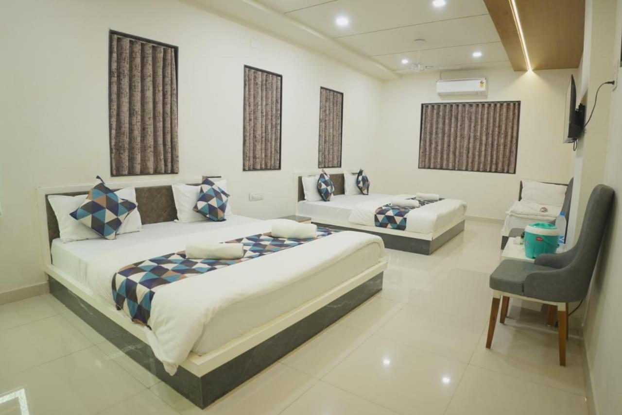 Hotel Ayodhya Virpur المظهر الخارجي الصورة