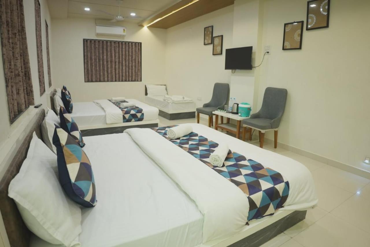 Hotel Ayodhya Virpur المظهر الخارجي الصورة