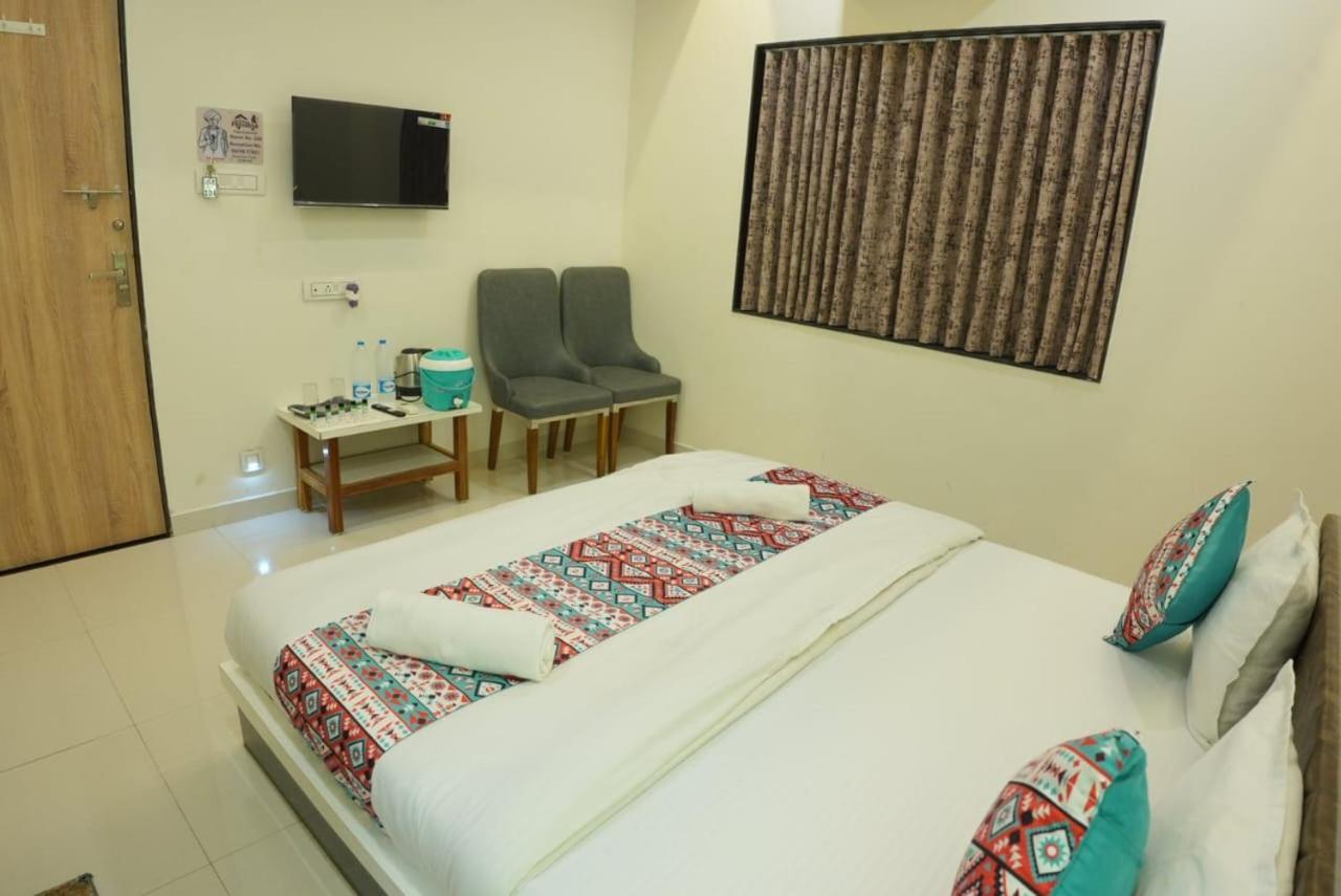 Hotel Ayodhya Virpur المظهر الخارجي الصورة